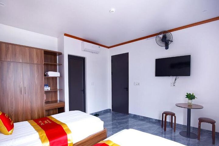 Room 5 of 14