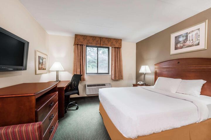 2 Queen Beds (3 of 26)