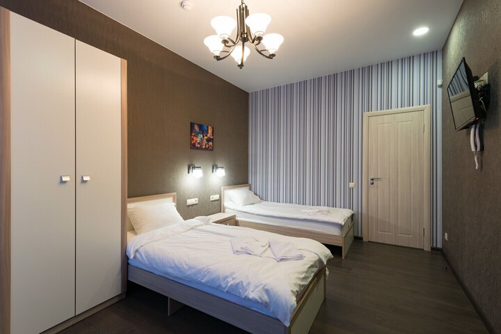 Room 8 of 101