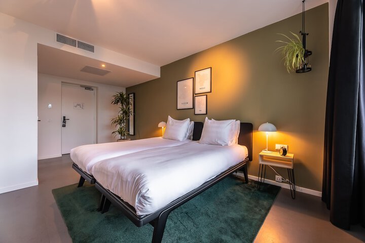 Room 25 of 46