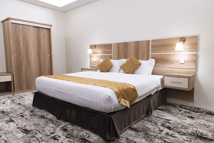 Room 5 of 18