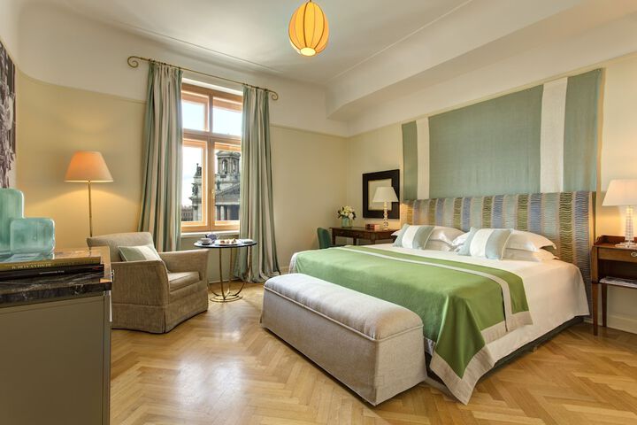 Room 16 of 208