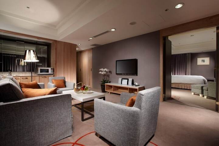 Room 18 of 50
