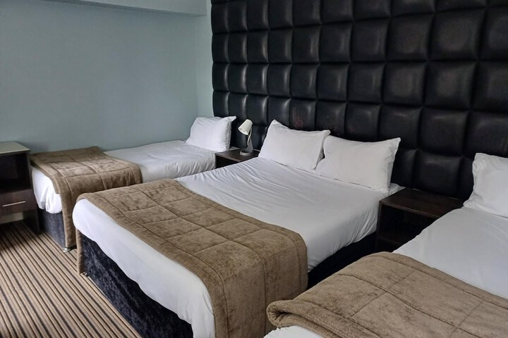 Room 28 of 69