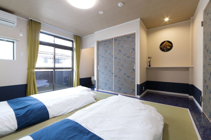Room 11 of 27