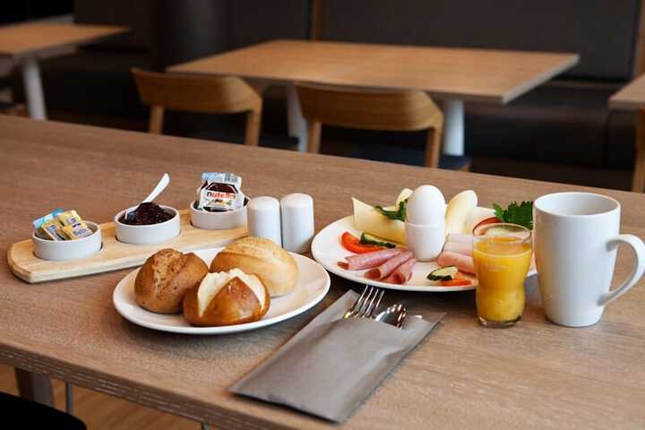 Breakfast/Coffee Service 28 of 59
