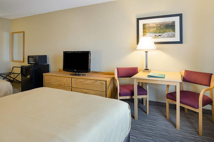 Room 16 of 38