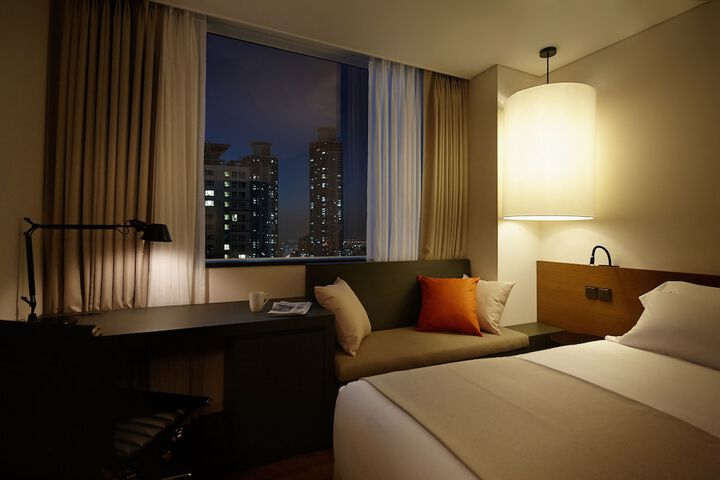 Room 25 of 52
