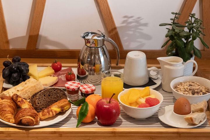Breakfast/Coffee Service 80 of 122