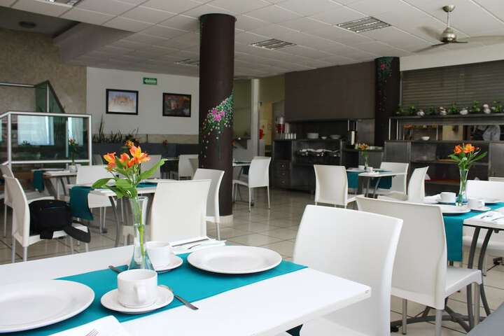 Dining 37 of 50