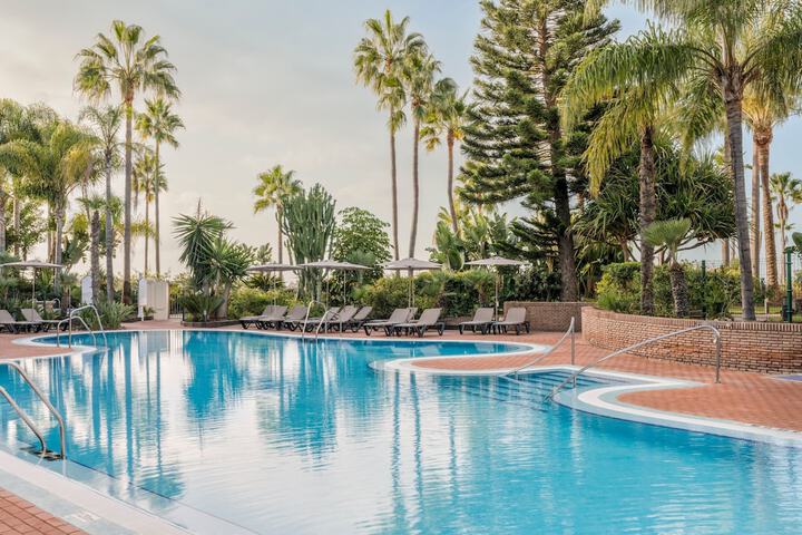 Pools & Facilities