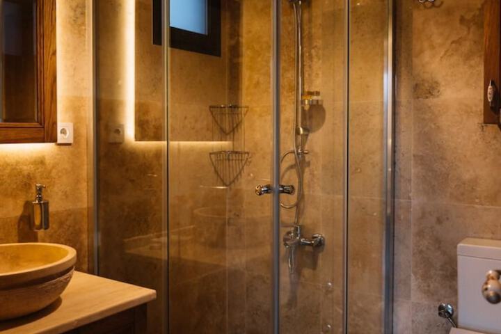 Room 8 of 25