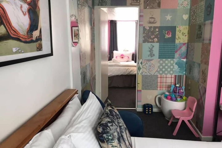 Room 4 of 48