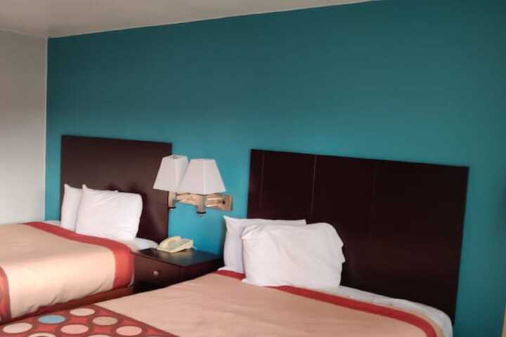 Room 10 of 34