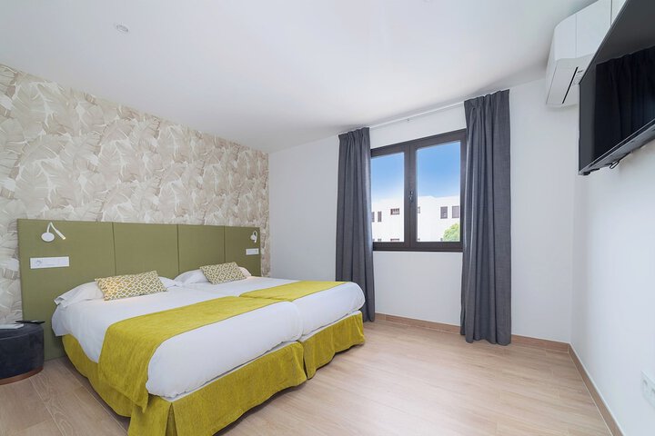 Room 16 of 40