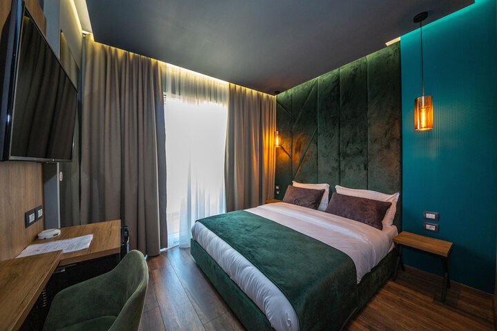 Room 6 of 96