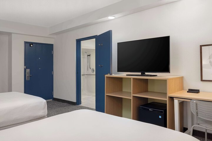 2 Double Beds (7 of 14)