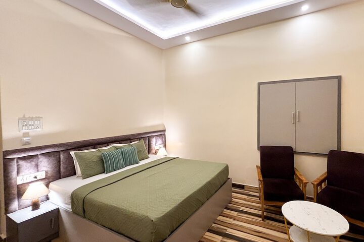 Room 52 of 80
