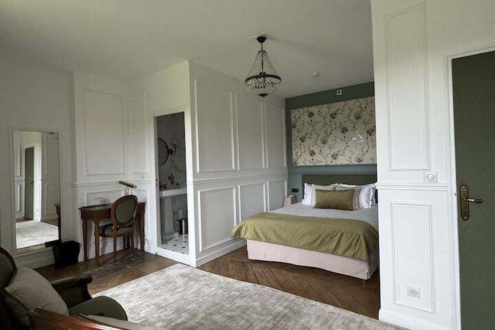 Room 18 of 123