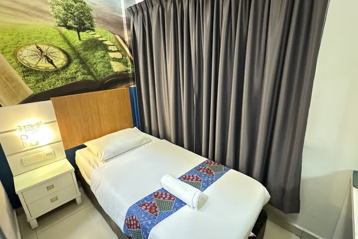 Room 14 of 30