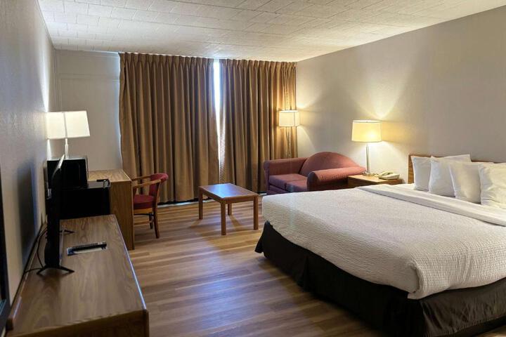2 Double Beds (1 of 7)