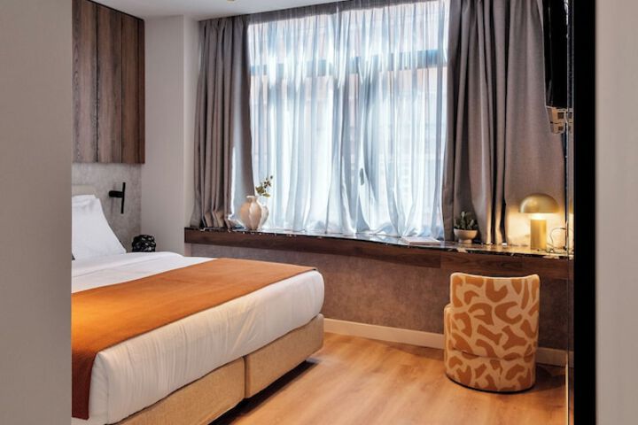 Room 5 of 41