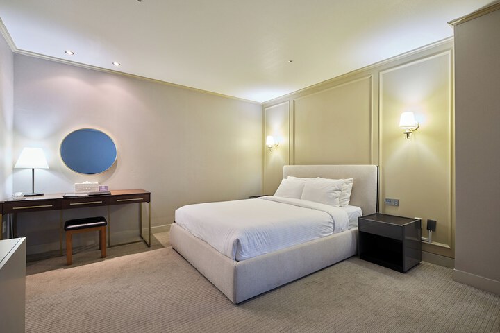 Room 14 of 48