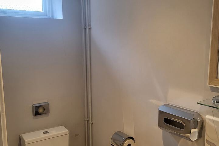 Room 37 of 63