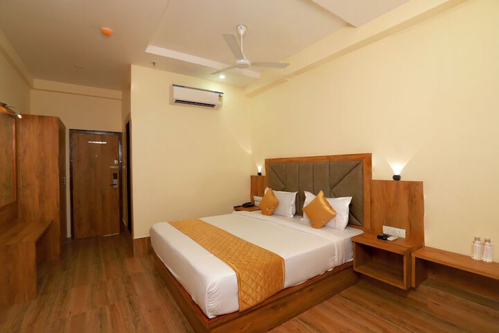 Room 9 of 28