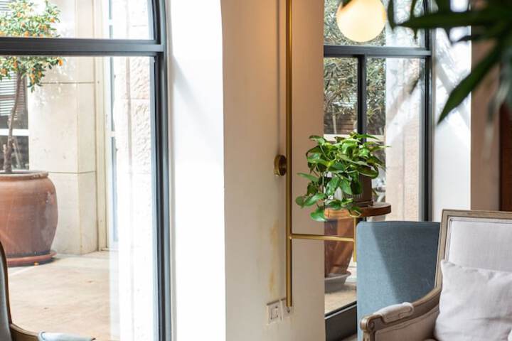 Entrance & Lobby