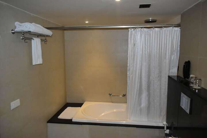 Room 48 of 85