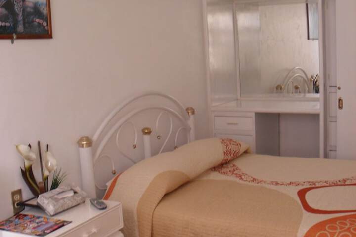 Room 10 of 14