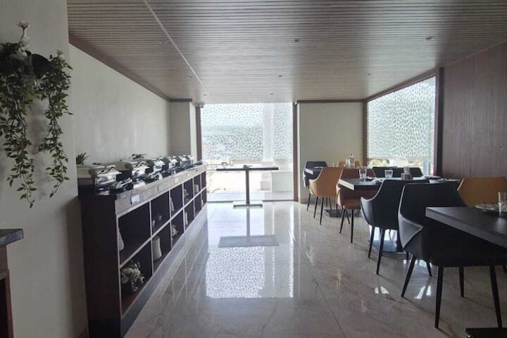 Dining 64 of 87