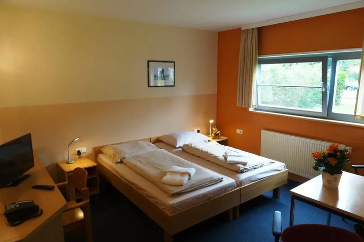 Room 4 of 14