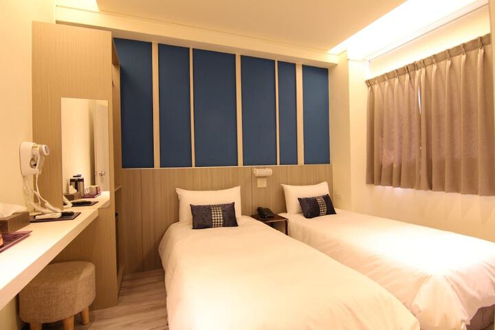 Room 27 of 58