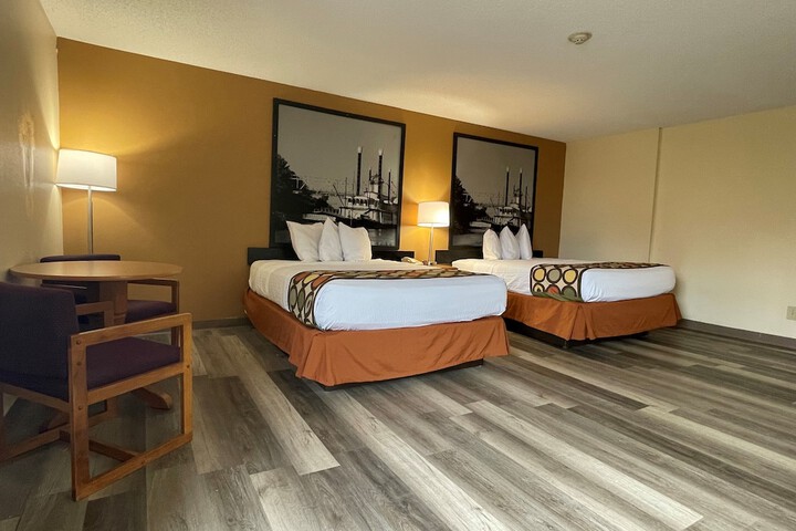 2 Queen Beds (18 of 18)