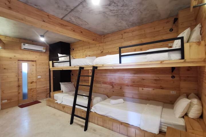 Room 26 of 82
