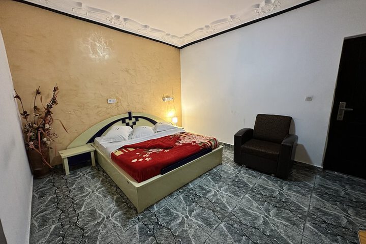 Room 28 of 307