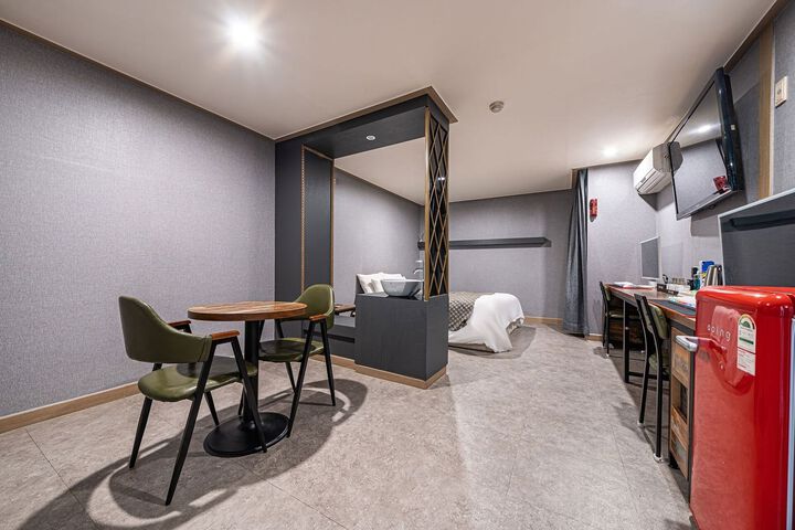 Room 85 of 105