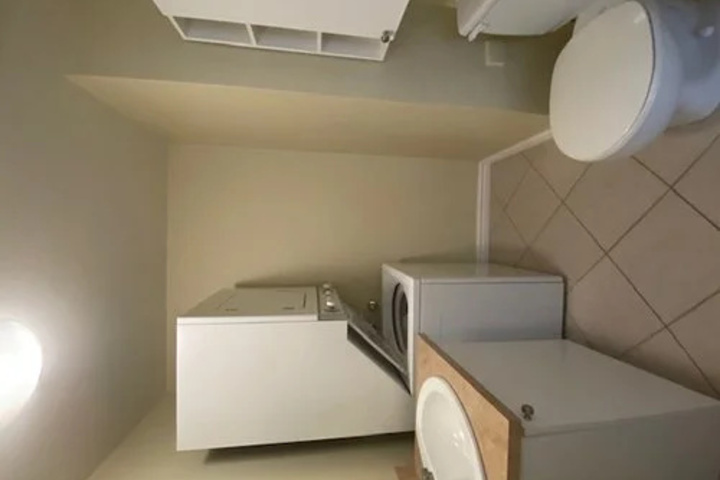 Room 6 of 18