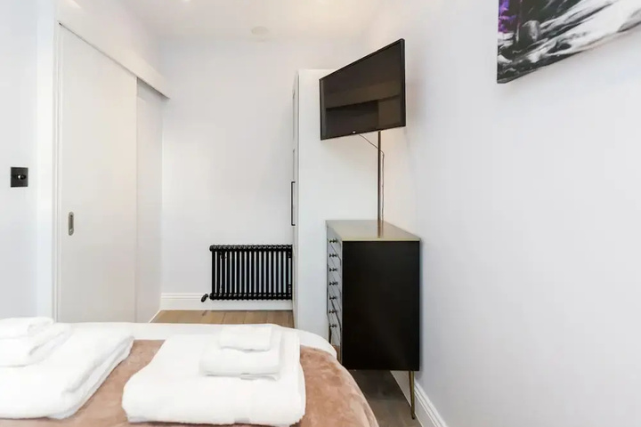 Room 3 of 14