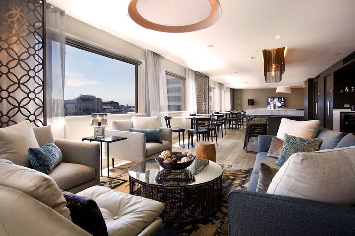 Lounge 48 of 70
