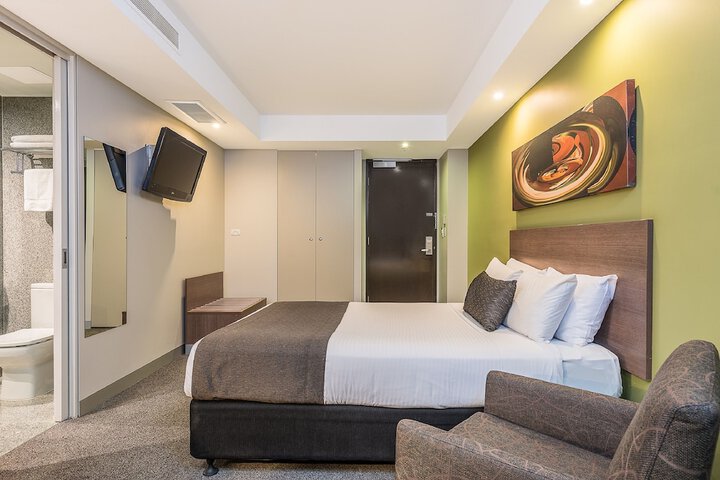 Room 6 of 71