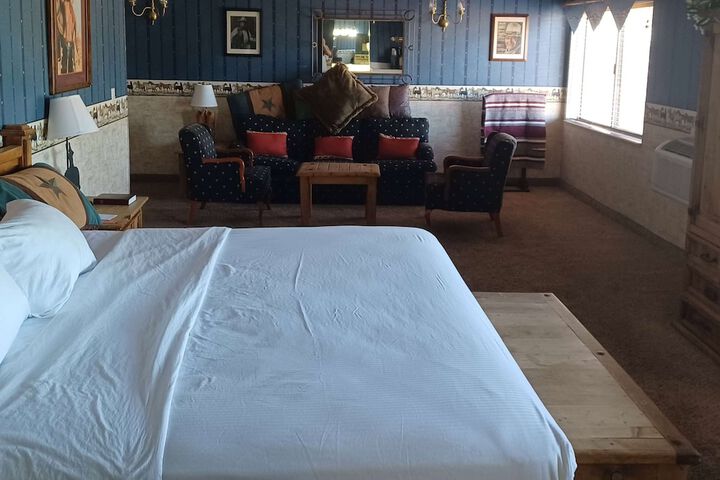 Room 33 of 82