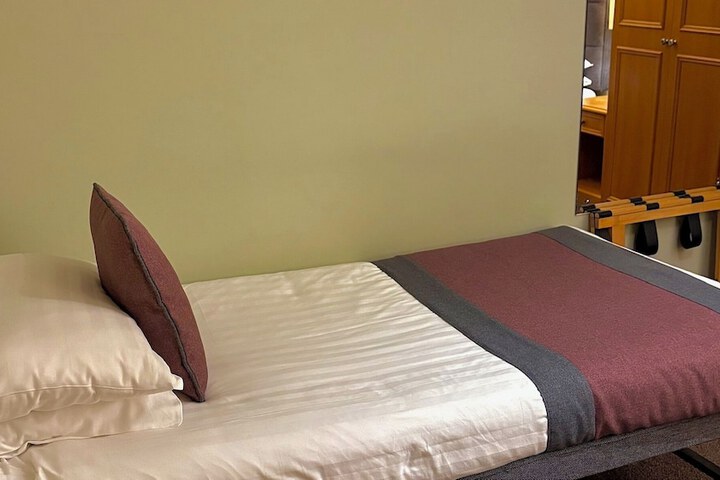 Room 7 of 63
