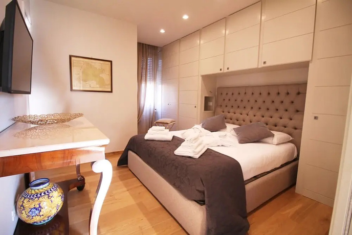 Room 2 of 12