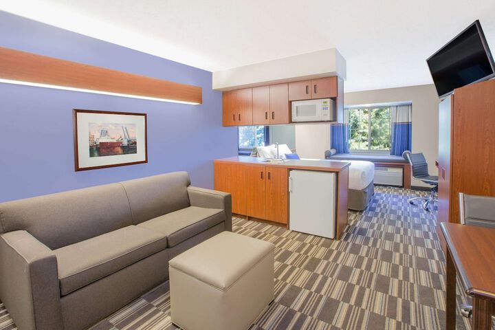1 Queen Bed Accessible Room (8 of 18)
