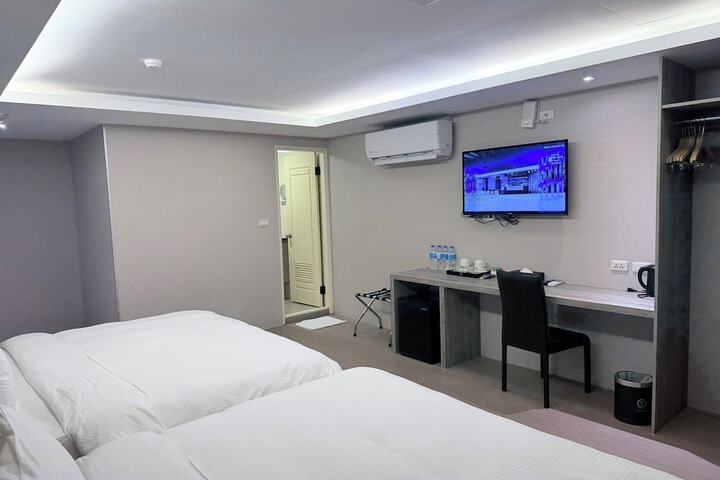 Room 46 of 77