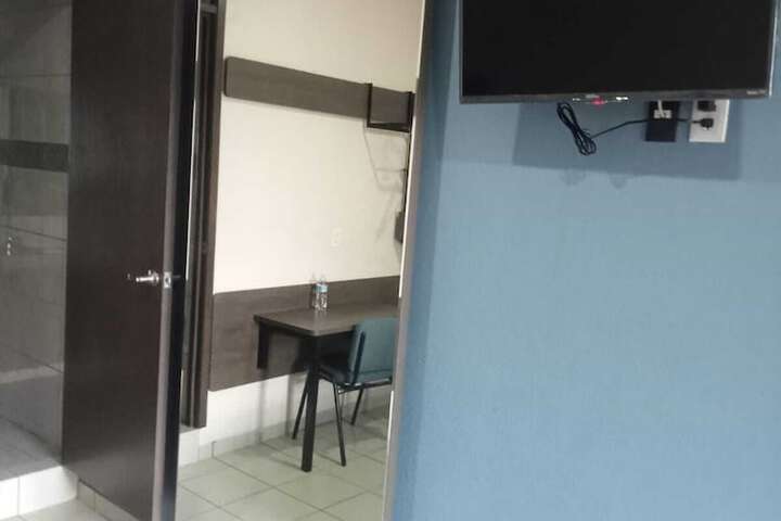 Room 9 of 31