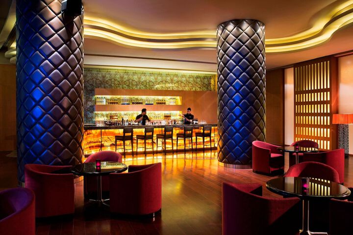 Lounge 78 of 103